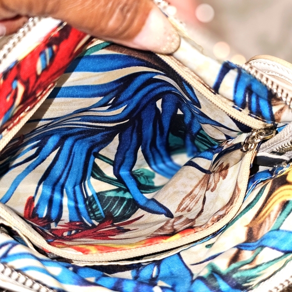 Sharif Zip Leather Crossbody Bag - Picture 14 of 15